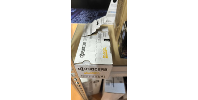 TK-5450Y / 1T0C0DANL0 УЦЕНКА Kyocera оригинальный желтый тонер-картридж для Kyocera ECOSYS PA2600cx/Kyocera ECOSYS PA2600cwx (3 200 стр.) TK-5450Y / 1T0C0DANL0 УЦЕНКА Kyocera оригинальный желтый тонер-картридж для Kyocera ECOSYS PA2600cx/Kyocera ECOSYS PA2600cwx (3 200 стр.)